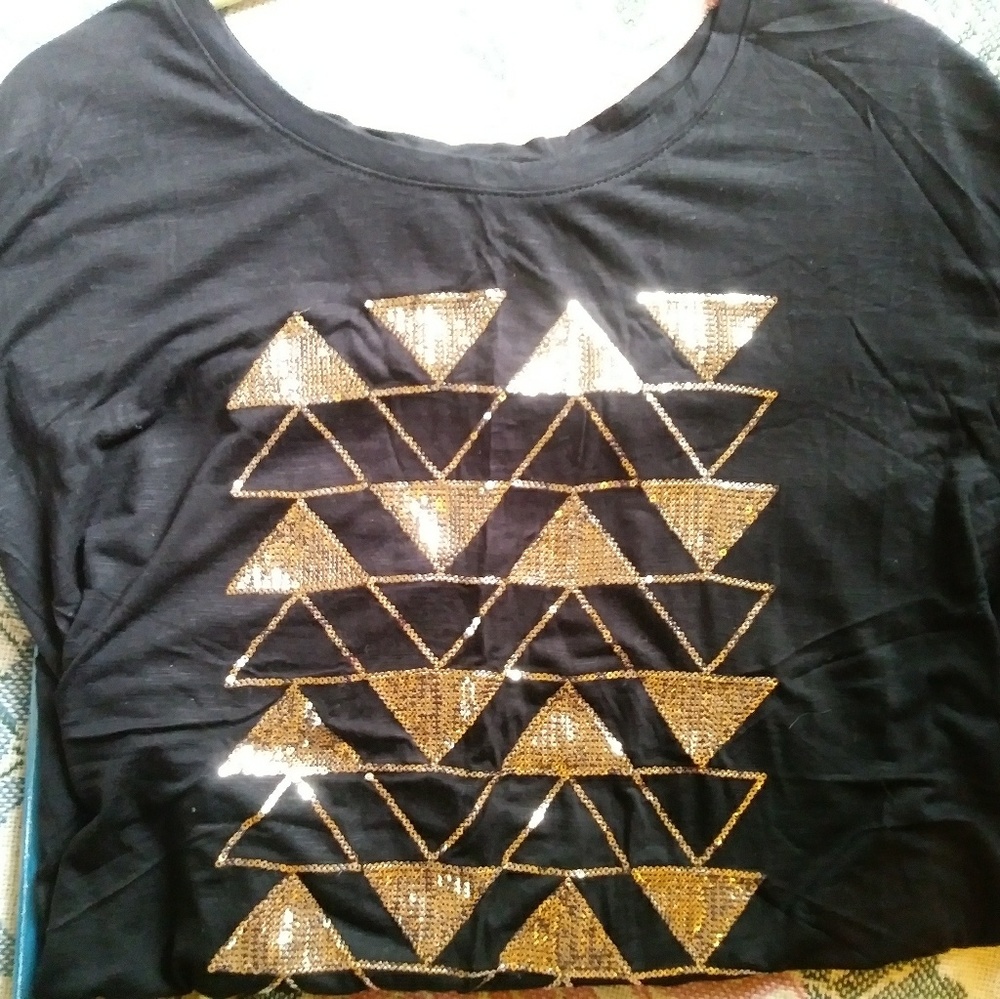 Apt 9 tee Size MED excellent condition